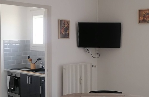 Roanne Apartment | Ideally located apartment