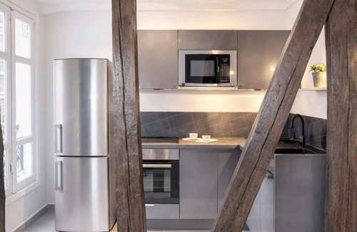 Ternes Apartment | Ideally-located Arc de Triomphe apartment