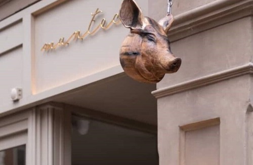 St Luke's Apartment | Ideally located cosy flat