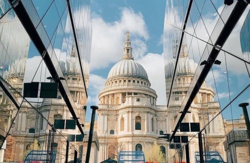 St Luke's Apartment | Ideally located cosy flat