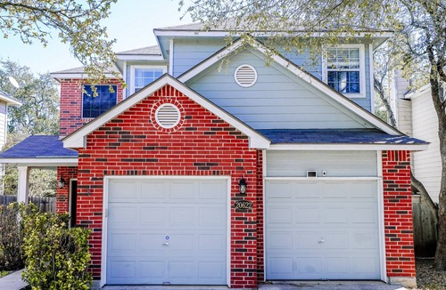 Stone Oak House | Ideally Located, Stone Oak Extended Family Stay