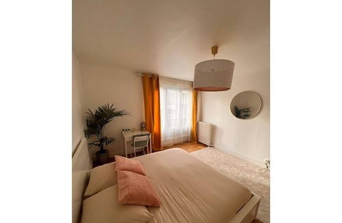 Les Pavillons-sous-Bois Apartment | IDF19 Spacious Apart with optional Jacuzzi 65e per night