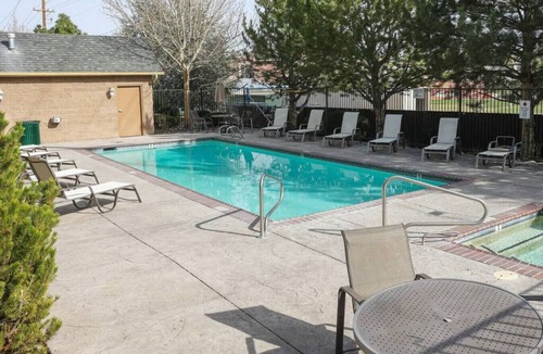 Old Southwest Condo | Idlewild Park condo by downtown + Pool & Parking