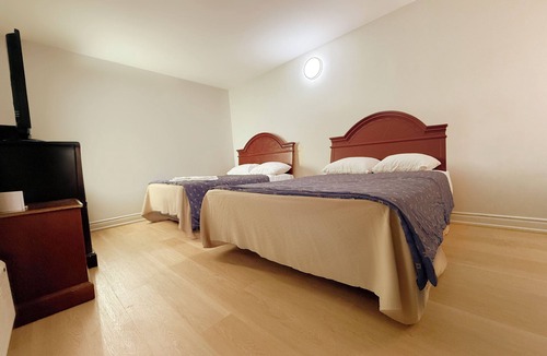 West Hill Hotel | Idlewood Inn