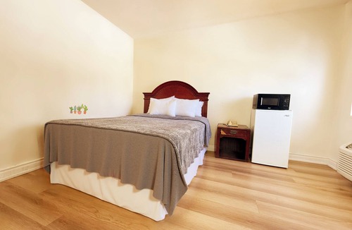 West Hill Hotel | Idlewood Inn