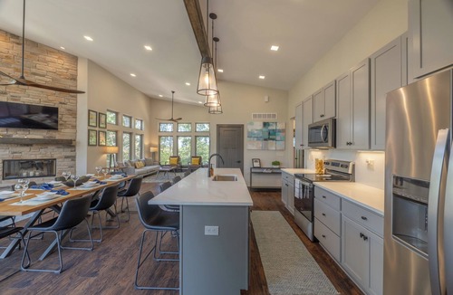 Innsbrook Cabin | Idlewood Treehouse by Innsbrook Vacations!