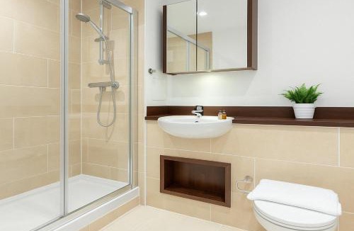 Rotherhithe Apartment | Idyllic 2 Bed Flat with Balcony in Canada Water