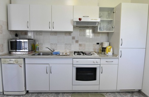 Valica Apartment | Idyllic apartment in Valizza-Umag surrounded by greenery, air-conditioned, WiFi
