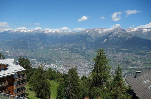 Sion Apartment | Idyllic apartment near ski-slope