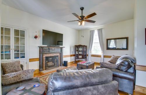 Appomattox House | Idyllic Appomattox Home w/Porch & Rocking Chairs!