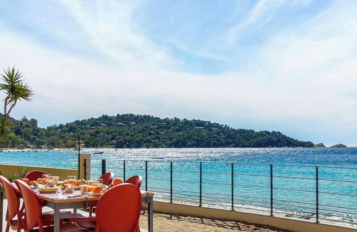 Cavaliere Beach Apartment | Idyllic beachfront stay in Lavandou