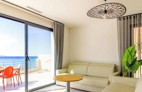 Cavaliere Beach Apartment | Idyllic beachfront stay in Lavandou