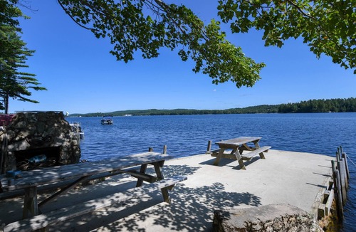 Naples Cottage | Idyllic Brandy Pond Cottage with 100' of Shared Waterfront!
