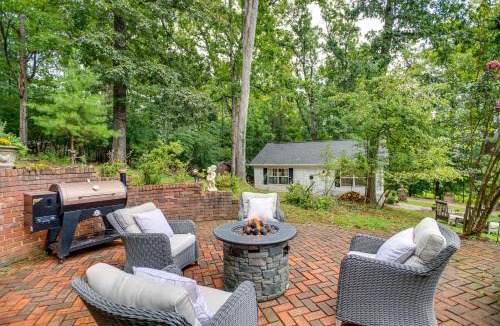 Cave Spring Apartment | Idyllic Cave Spring Studio with Patio and Fire Pit!