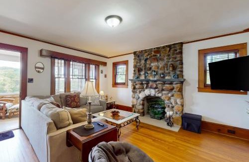 Candler House | Idyllic Cornerstone