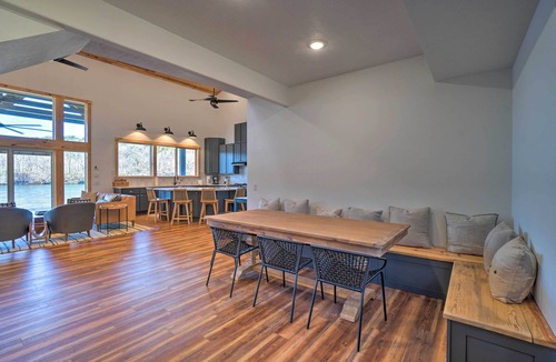 Cotter Cottage | Idyllic Cotter Escape: Steps to White River!