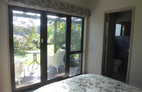 Manakau House | Idyllic Country Garden