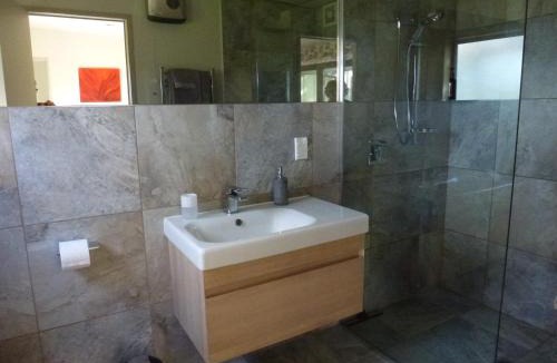 Manakau House | Idyllic Country Garden