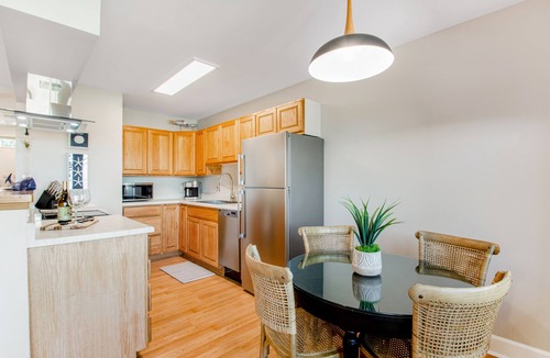 Port Angeles Hotel | Idyllic downtown studio with water views, free WiFi, full kitchen & modern touch