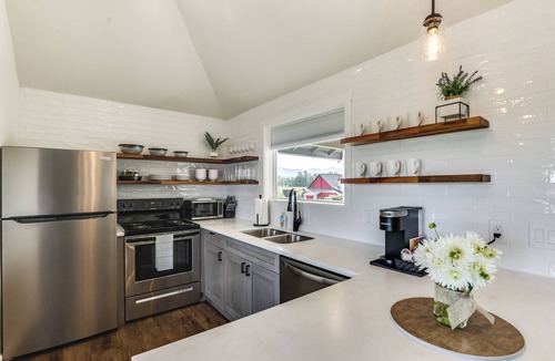 Tacoma Apartment | Idyllic Enumclaw Studio w/Mount Rainier Views