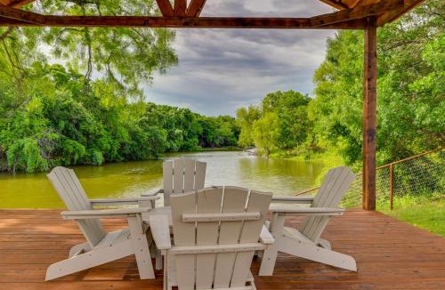 Dennis House | Idyllic Farm Setting! Granbury 'White Daisy Cabin'