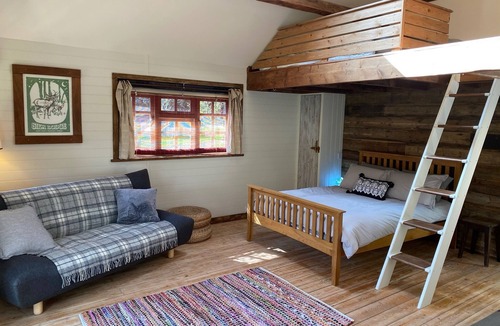 Wareham Cabin | Idyllic Forest Log Cabin with Hot Tub