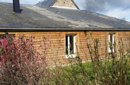 Saint-Leonard-des-Bois Cottage | Idyllic Retreat in the Heart of Alpes Mancelles: Cozy Cottage with Outdoor Activities & Discounts