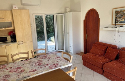 Podobuce House | IDYLLIC HOUSE ON VINEYARDS 30 METERS FROM PEBBLE BEACH