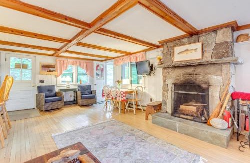Bradford House | Idyllic Lakefront Cottage Near Mount Sunapee