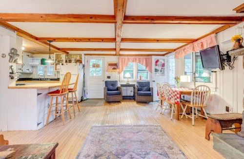 Bradford House | Idyllic Lakefront Cottage Near Mount Sunapee