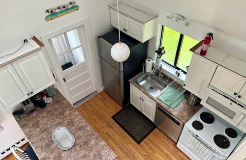 Ridgefield House | Idyllic Lightfilled Cottage