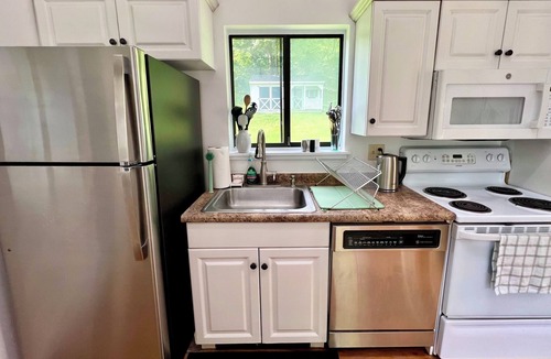 Ridgefield House | Idyllic Lightfilled Cottage