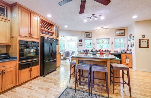 Gladehill House | Idyllic Martinsville Retreat w/Deck & Forest View