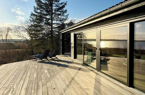 Odsherred Kommune House | Idyllic modern house overlooking Lammefjord