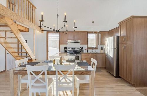 Baie-St-Paul House | Idyllic Nature Retreat | Hot tub & Scenic Views