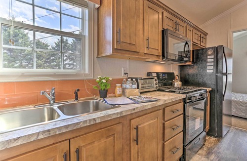 Pleasant Mount Cottage | Idyllic Poconos Cottage w/ Deck & Community Perks!