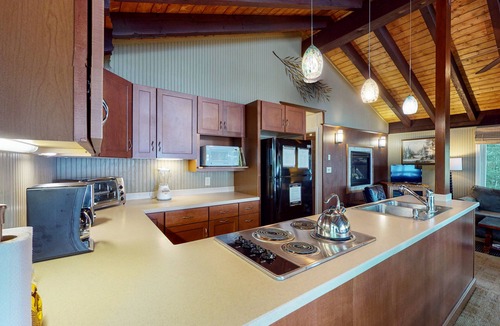 Meredith House | Idyllic remodeled cottage on the shores of Black Cat Island on Winnipesaukee