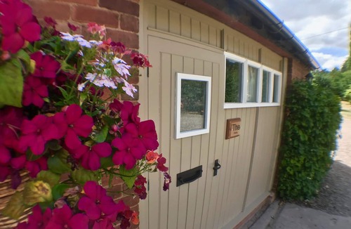 Bodenham House | Idyllic riverside location