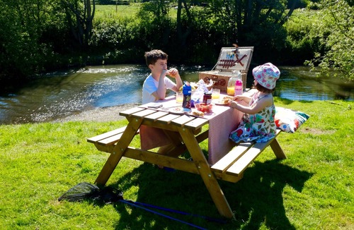 Bodenham House | Idyllic riverside location