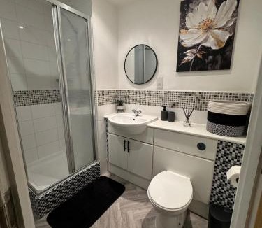 Gascoigne Apartment | Idyllic Riverside Retreat