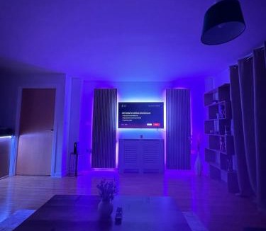 Gascoigne Apartment | Idyllic Riverside Retreat