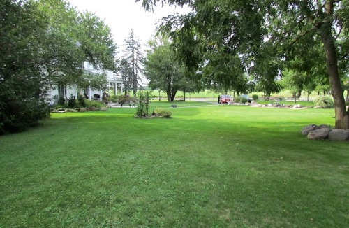 North Dundas House | Idyllic Suite Retreat for a Romantic Getaway near Ottawa, Ontario