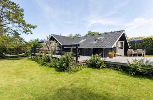 Tisvildeleje House | Idyllic Summer House Close To Beach And Forest