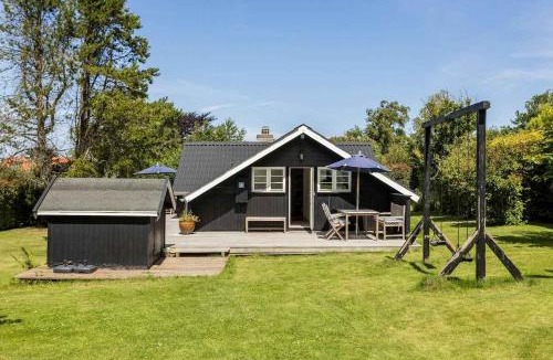 Tisvildeleje House | Idyllic Summer House Close To Beach And Forest