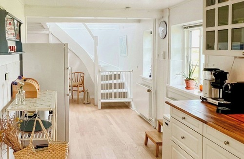 Humble House | Idyllic thatched cottage with sea view