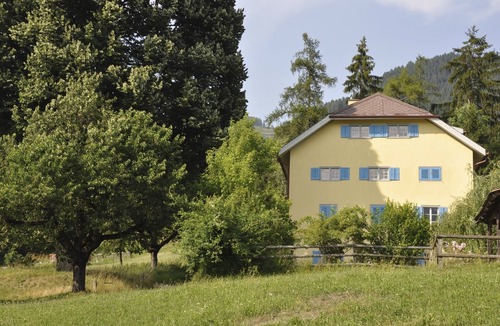 Rodels Apartment | Idyllic traffic-free apartment for hiking, skiing, cycling with EV charging station