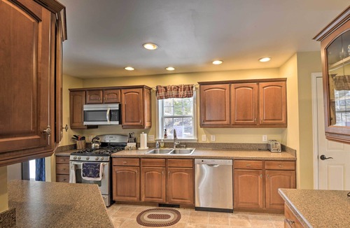 Washington House | Idyllic Washington Retreat w/Fire Pit & Yard