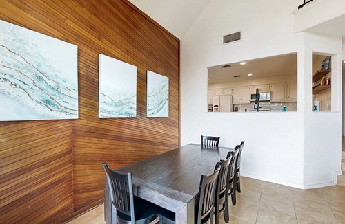 New Braunfels House | Idyllic waterfront getaway with private hot tub & deck views - near golf