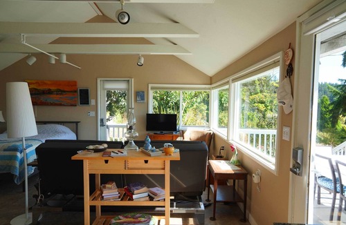 Adelma Beach Cottage | Idyllic Waterfront Cottage w/Beach & Sunset Views!