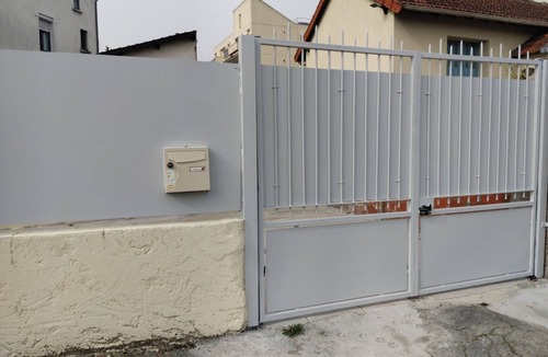 Villeneuve-le-Roi Apartment | Iglu Beautiful apartment, two comfortable bedrooms, outdoor camera. Garden.